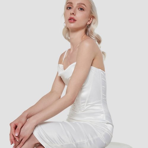 queensybra-dress Classic long satin dress white