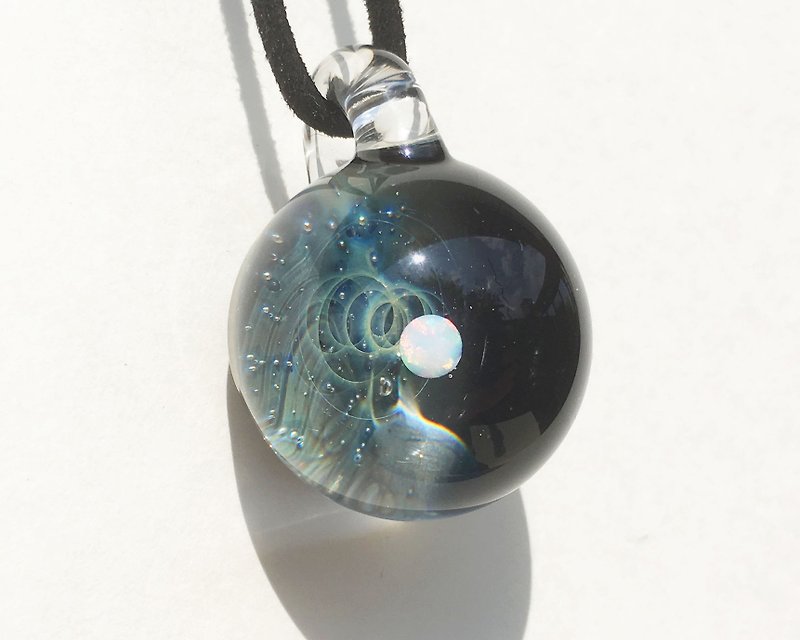 The first star shining in the night sky. ver 2 White glass pendant with opal in space Universe - สร้อยคอ - แก้ว สีน้ำเงิน