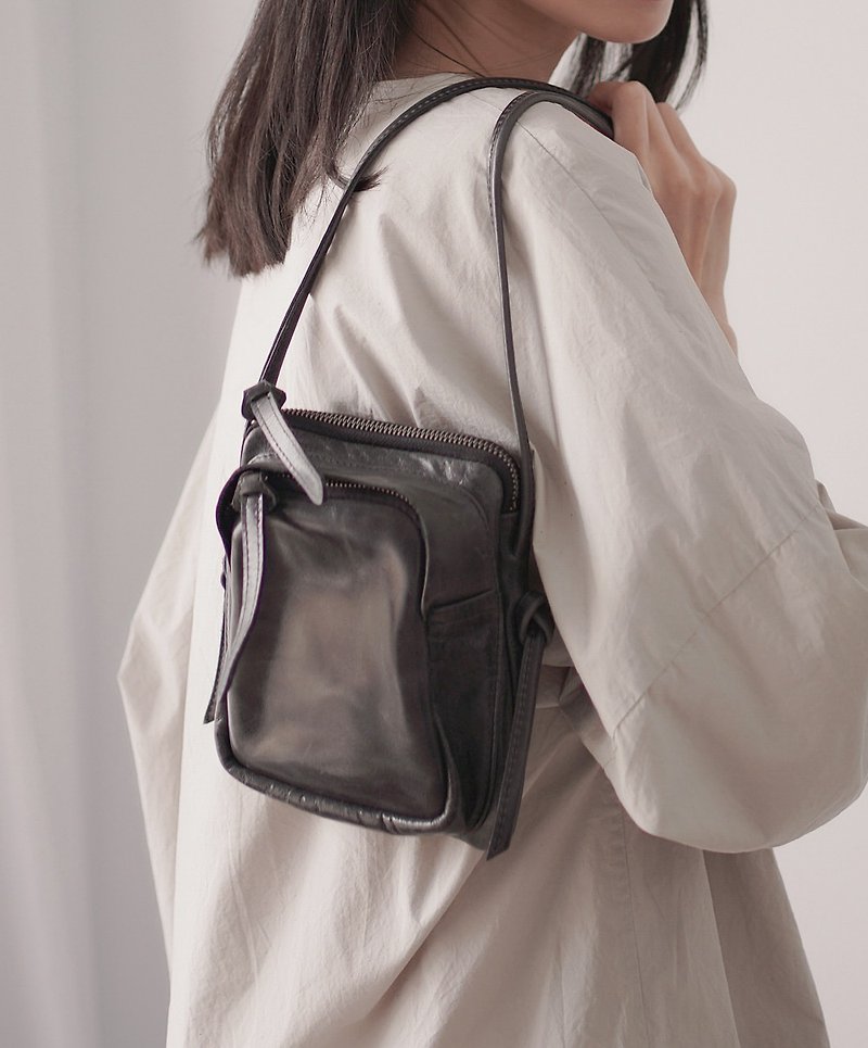 supportingrole leather small items casual leather shoulder crossbody bag side backpack black - กระเป๋าแมสเซนเจอร์ - หนังแท้ สีดำ