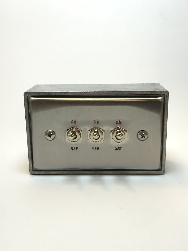 Edison-industry retro industrial wind LOFT industrial switch regular size three open (steel seal series) - โคมไฟ - โลหะ สีเงิน