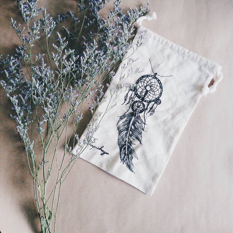 Dreamcatcher  embroidery (เครื่องรางดักฝันร้าย) - 化妝袋/收納袋 - 繡線 白色