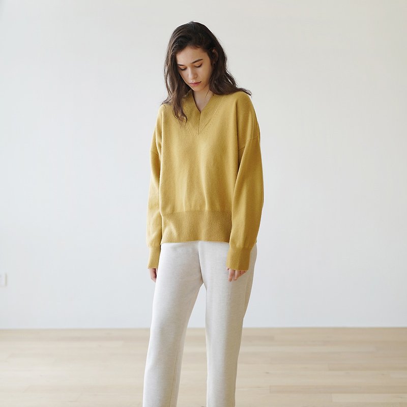 KOOW Yellow 100% cashmere high weight heavy goose yellow V-neck soft sweater - สเวตเตอร์ผู้หญิง - ขนแกะ 