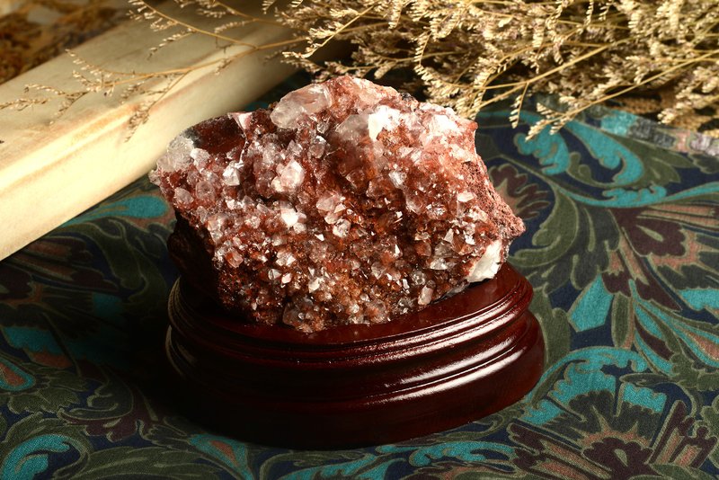 【神山晶礦】原礦|紅方解石|重量690g (重量不含木製底座) - 擺飾/家飾品 - 水晶 紅色