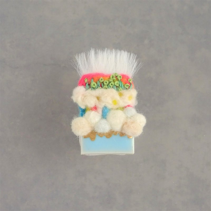 金継ぎ 羊毛  刺繍  シータイルのブローチ - 胸針 - 瓷 粉紅色