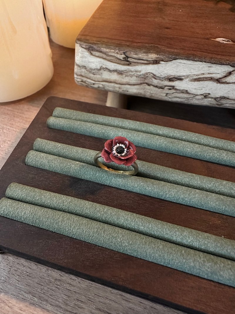 Anemone, Crimson, Brass Ring, Adjustable - แหวนทั่วไป - ดินเผา สีแดง