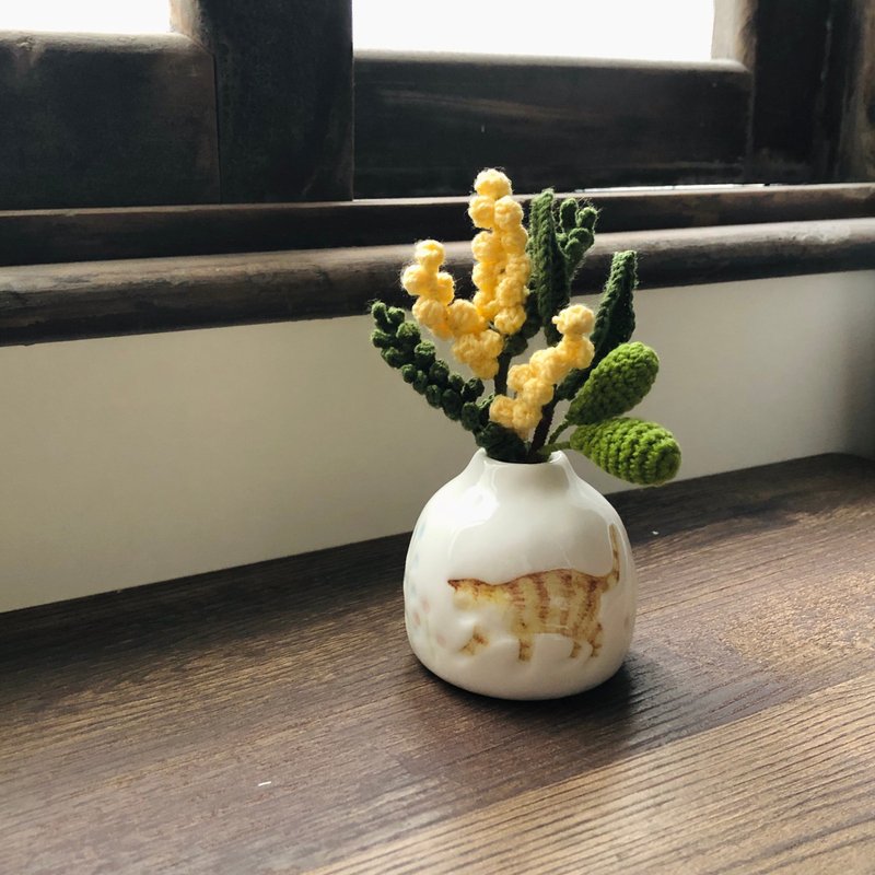 Flowers and Cats/ Hand-kneaded ceramic vase/ Orange Cat - Pottery & Ceramics - Porcelain Multicolor