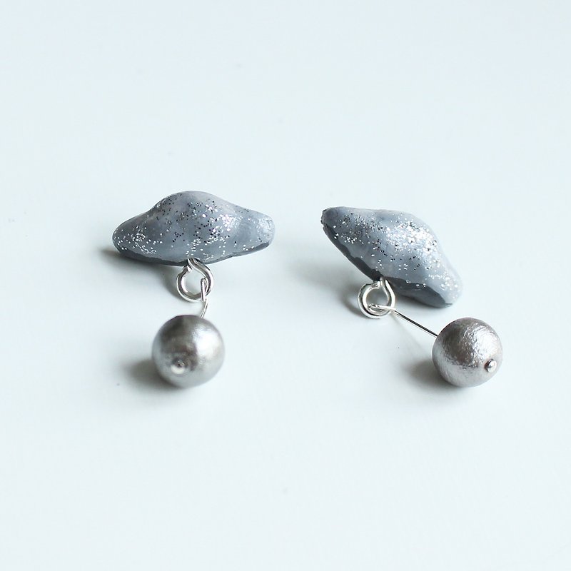 Grey Cloud stud earrings / clip on earrings - ต่างหู - ดินเผา สีเทา