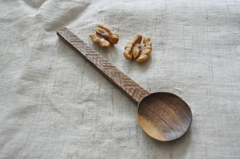 Wavy weave - two - color walnut carved spoon - Cutlery & Flatware - Wood Brown