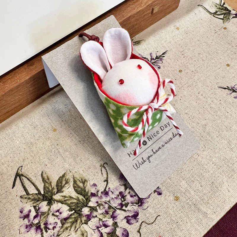Have A Nice Day [Yuanjie White Rabbit] Rabbit Treasure Shaped Unscented Charm (Random Color) - น้ำหอม - ผ้าฝ้าย/ผ้าลินิน หลากหลายสี
