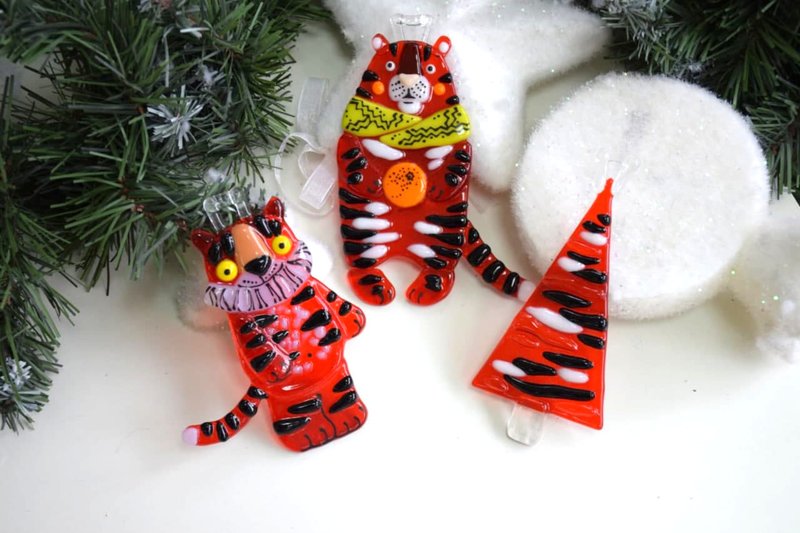 Tiger christmas gift fused glass suncatcher - window glass suncatcher tiger - 擺飾/家飾品 - 玻璃 紅色