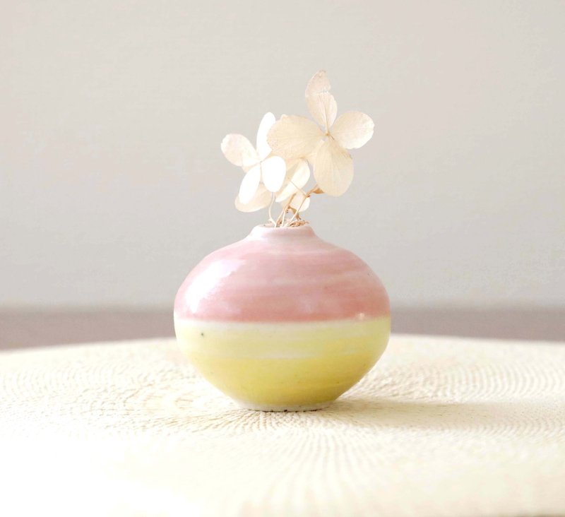 あたたかなピンクと黄色 二色の一輪挿し - 花瓶/花器 - 陶 粉紅色