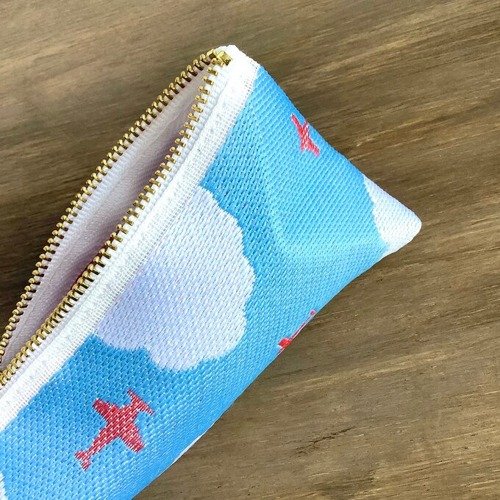 飛行機と雲】畳縁 テトラ型 ペンケース 空 空色 ブルー