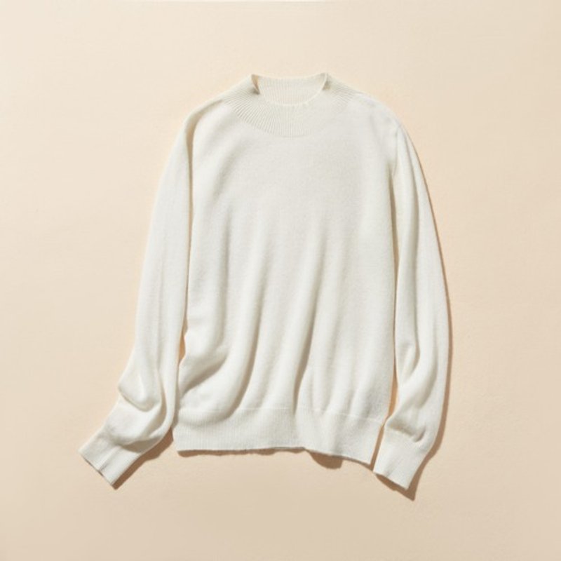 The ultimate comfort born from soft fibers. 100% cashmere, bottle neck, off-white, 240909-1 - Women's Tops - Wool 