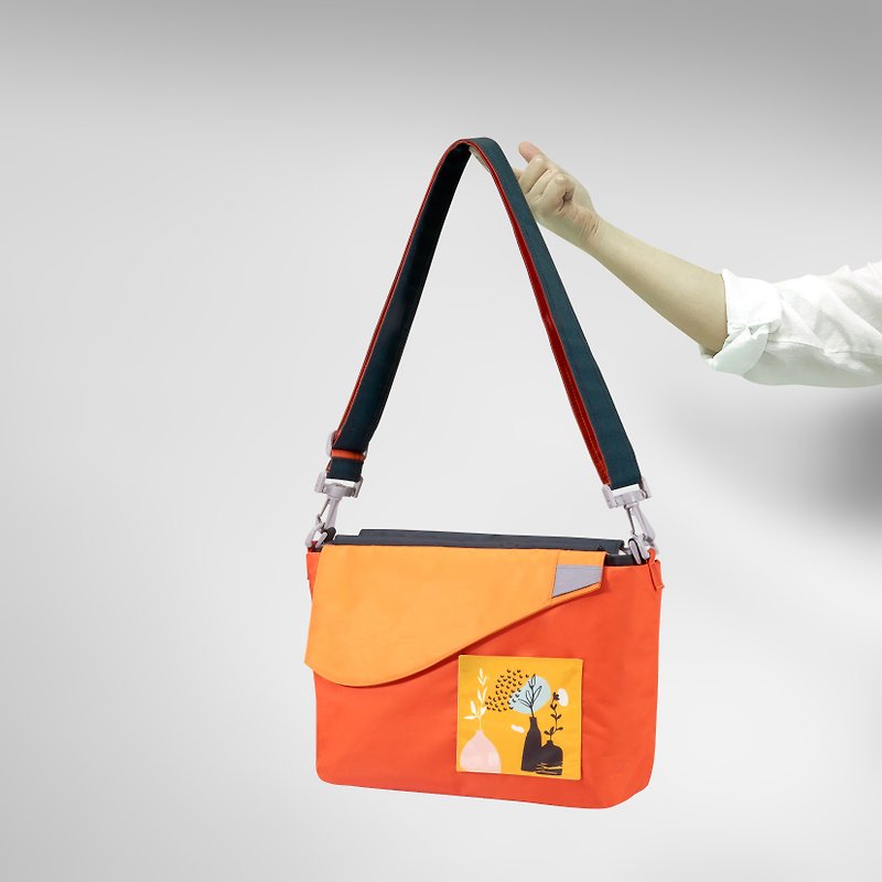 ショルダーバッグと手提げバッグ、簡単に一つが二つに、または二つが一のバッグに変えて【再生ペットボトル防水生地】遊youバッグ(サンシャインオレンジ) - ショルダーバッグ - ポリエステル 
