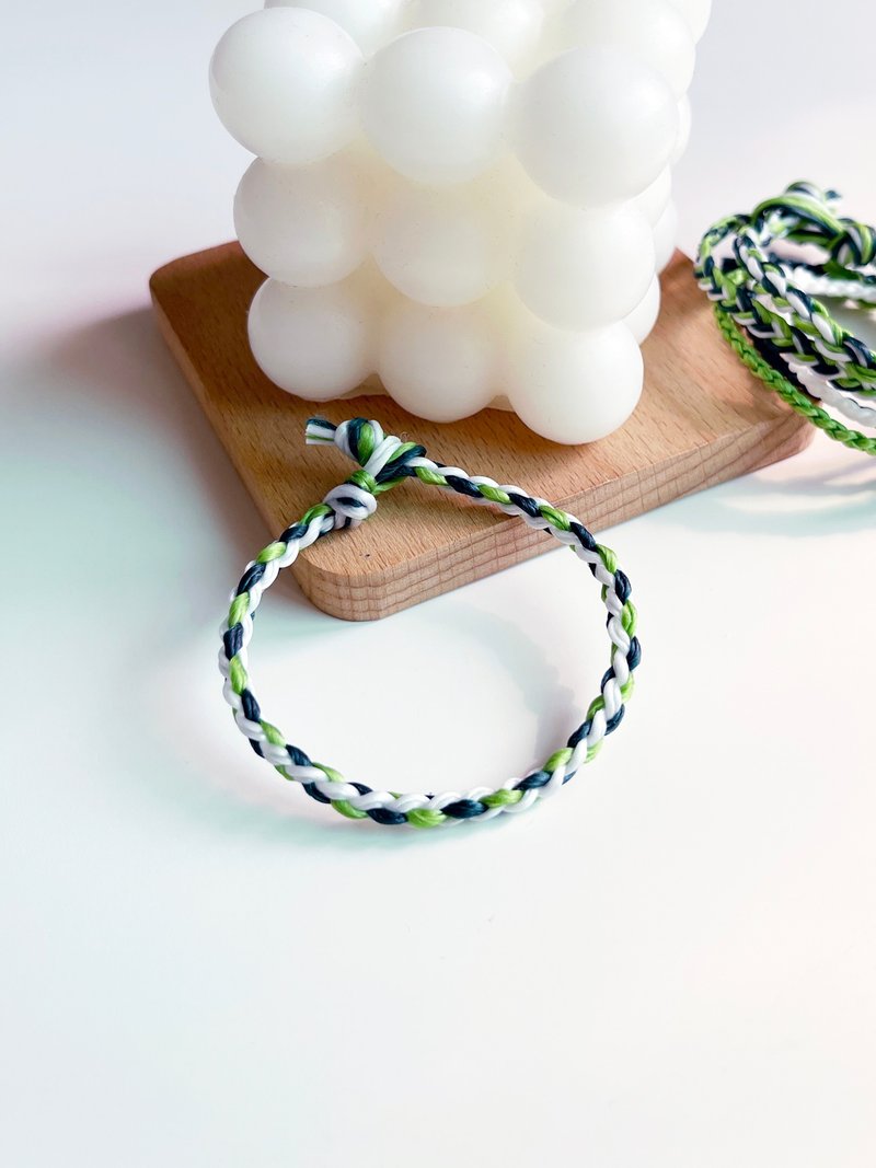 Casual green/woven silk Wax thread/hand-woven bracelet - สร้อยข้อมือ - วัสดุอื่นๆ สีเขียว