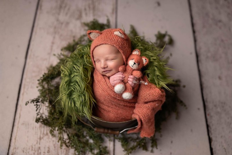Newborn photo prop fox set: toy fox, matching bonnet, wrap - Baby Accessories - Wool 