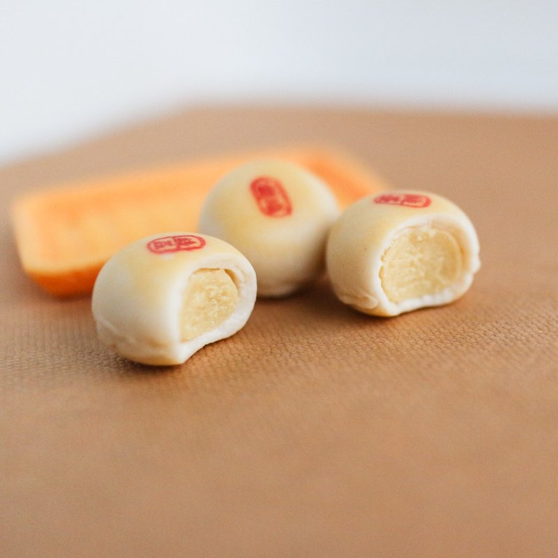 Mung Bean Pastry bitten Single Earring Mid-Autumn Festival Mooncake - ต่างหู - ดินเหนียว สีเหลือง