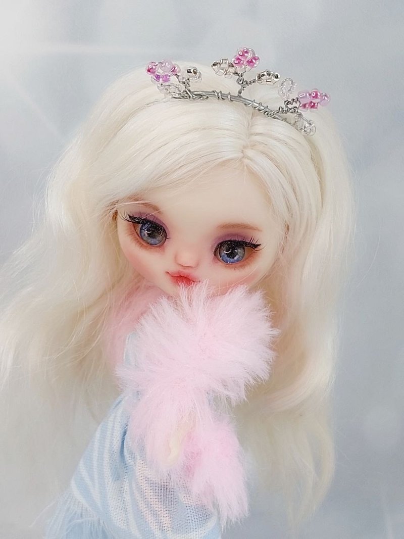 Magical little Petite Blythe doll with blonde hair. A beautiful little princess - 公仔/玩偶 - 塑膠 白色