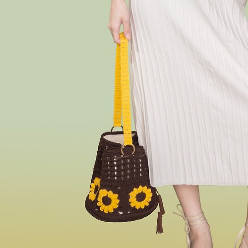 MikkaFashion 微可愛女孩時尚 | 太陽花祖母方格手工編織水桶包