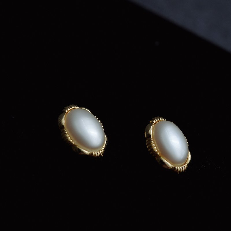 半珍珠美式復古古董飾品耳夾耳環 vintage母親節 - 耳環/耳夾 - 其他金屬 金色