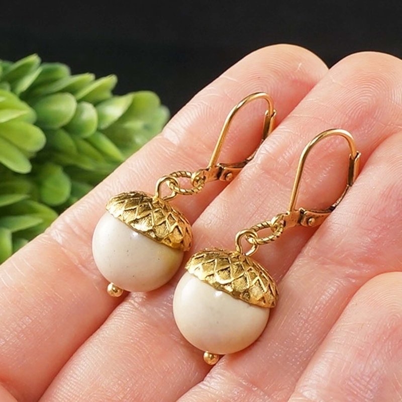White Beige Ivory Mookaite Jasper Golden Acorn Forest Nature Jewelry Earrings - 耳環/耳夾/耳骨夾 - 半寶石 白色