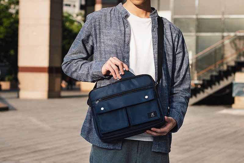Japanese postman side backpack oblique backpack to wear daily simple classic YKK zipper SYE - กระเป๋าแมสเซนเจอร์ - ไนลอน สีดำ