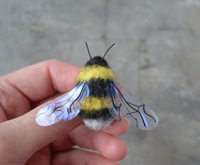 Yellow bumble bee broach