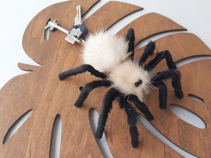 Black Spider Keychain Insect Key ring Tarantula Lover Gift Gothic Key chain - Keychains - Genuine Leather Black
