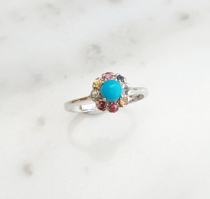 Turquoise ring surrounded by multicolored gemstones. Style can be worn every day. - 戒指 - 純銀 藍色