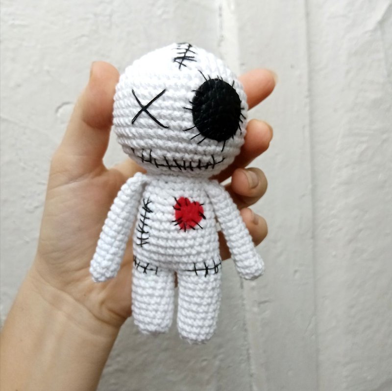 Voodoo doll crochet white, Halloween decor, car accessories, voodoo keychain - ที่ห้อยกุญแจ - ผ้าฝ้าย/ผ้าลินิน ขาว