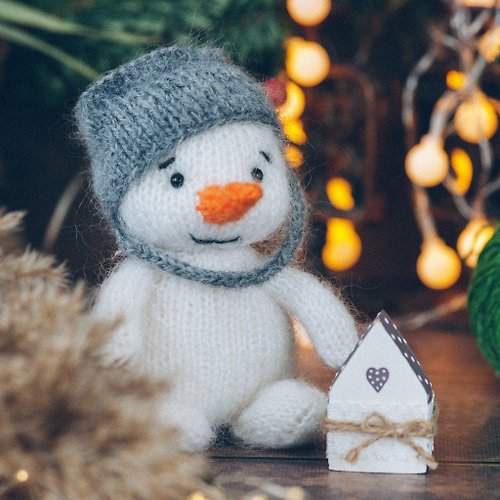 Cute Knit Toy Little Snowman knitting pattern. Knitted Christmas decor. DIY New Year gift