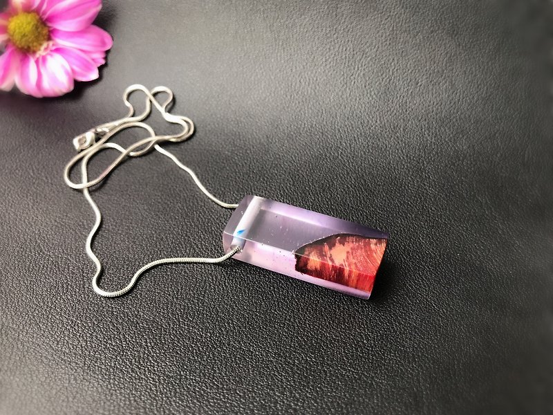 Shimmer violet. Beech necklace - สร้อยคอ - ไม้ หลากหลายสี