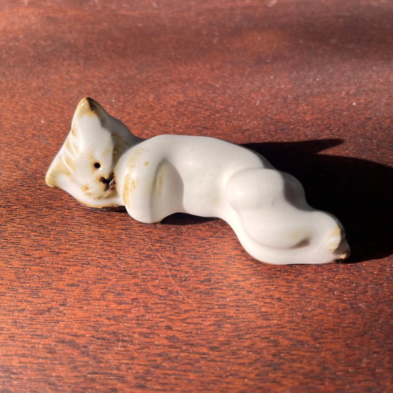 chill chill ㄉ獨眼貓貓 / 陶偶 / 筷架 - 擺飾/家飾品 - 陶 白色