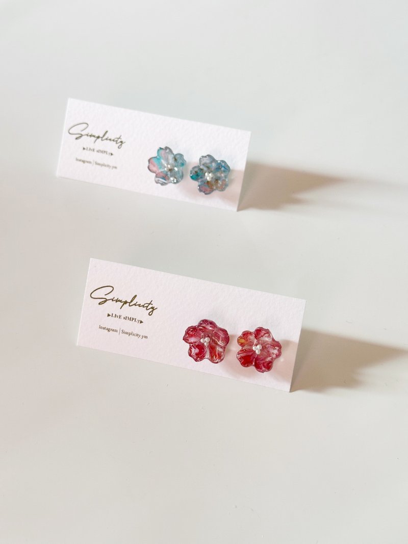 Simplicity | Amber Sugar Flower Earrings - ต่างหู - วัสดุอื่นๆ สีน้ำเงิน