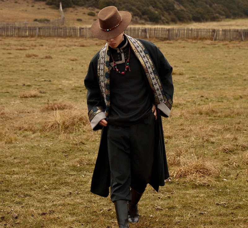 【置身曠野】新中式復古藏風 旅遊藏袍 - 男夾克/外套 - 其他材質 黑色