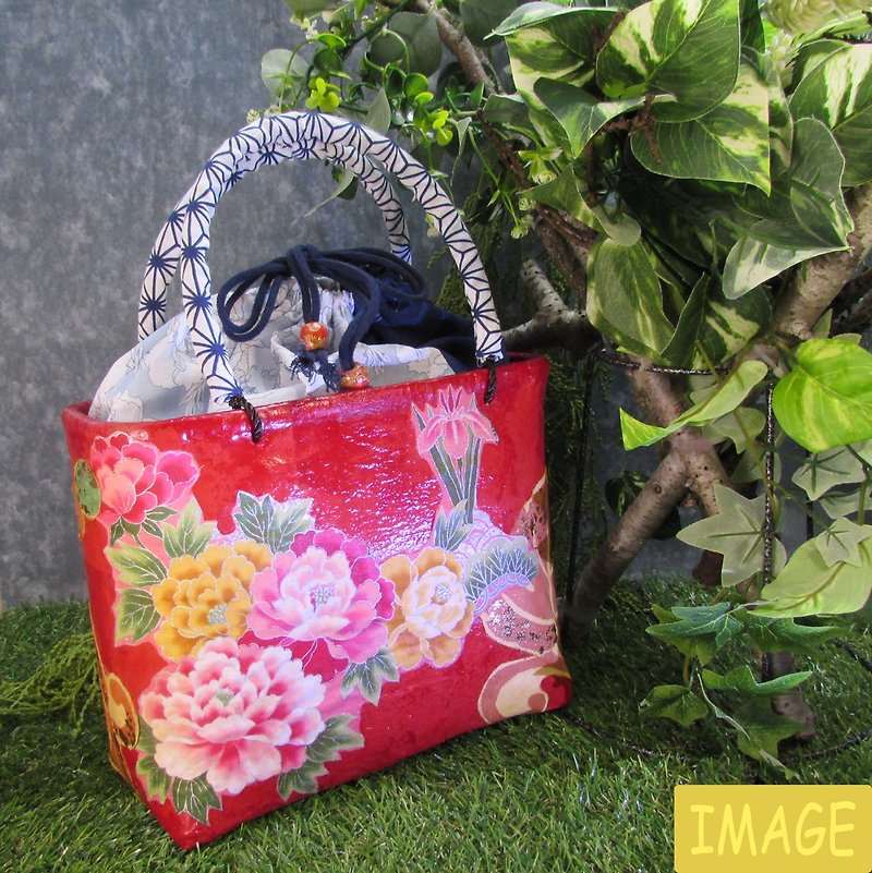 Basket bag/Ikkanbari/Red-based auspicious flowering pattern/Orange interior/Refreshing blue-and-white Japanese pattern on handle/Free cloth drawstring bag/Small size - Other - Paper Red
