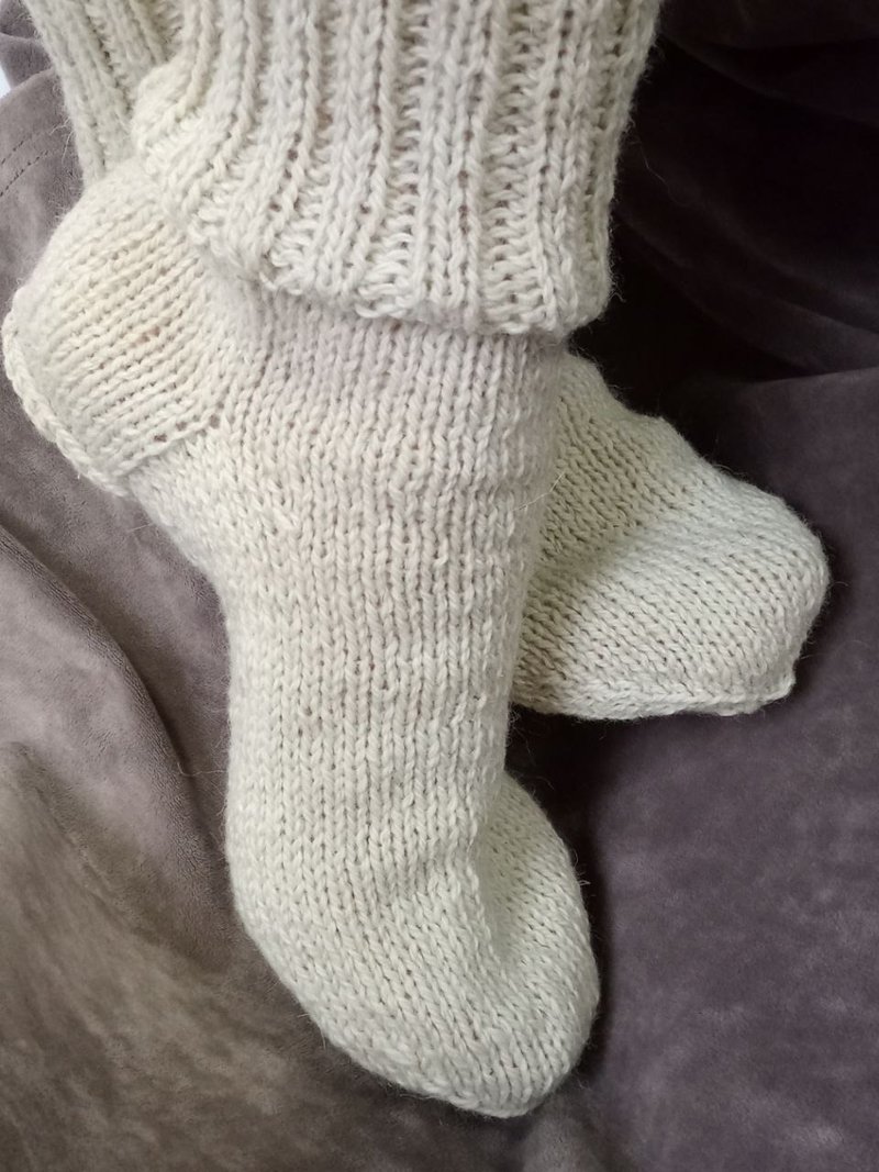 手工編織 純羊毛襪 天然羊毛 冬季保暖襪 手作襪子 多色選 - 襪子 - 羊毛 白色