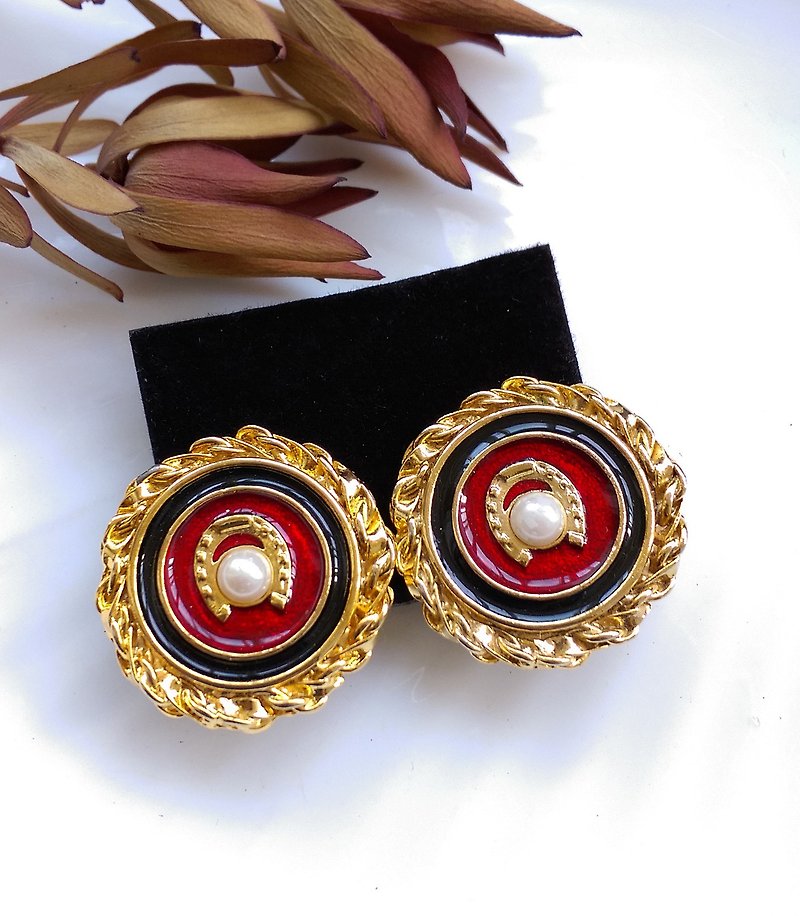 [Western antique jewelry / old things] 1980'S elegant noble horseshoe pearl clip earrings - Earrings & Clip-ons - Other Metals Red
