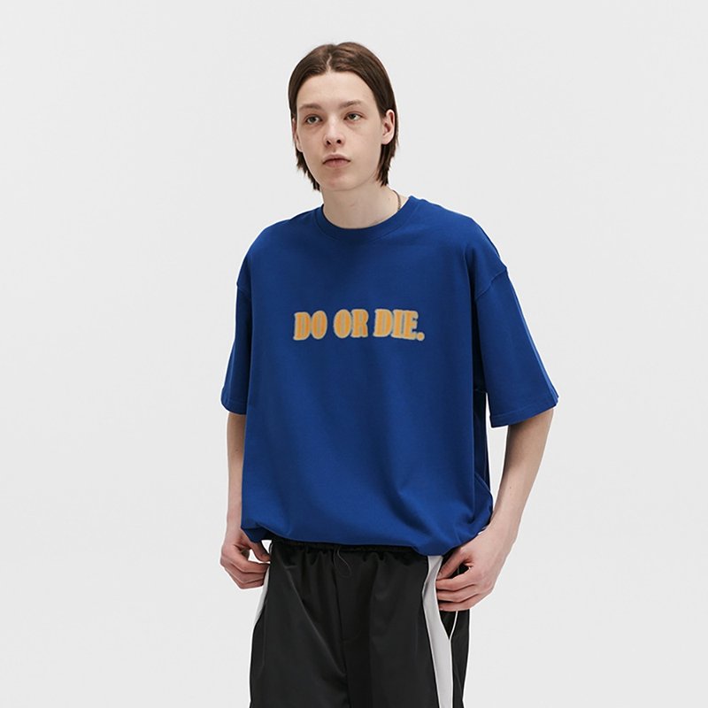 MOKACME 2023SS DO OR DIE口號春夏新品噴漆溶解街頭潮牌短袖男女 - 男 T 恤 - 棉．麻 藍色