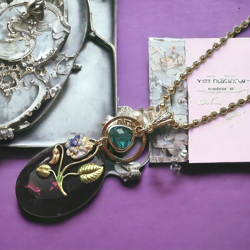 Violet necklace 1960's vintage glass - สร้อยคอ - แก้ว สีม่วง