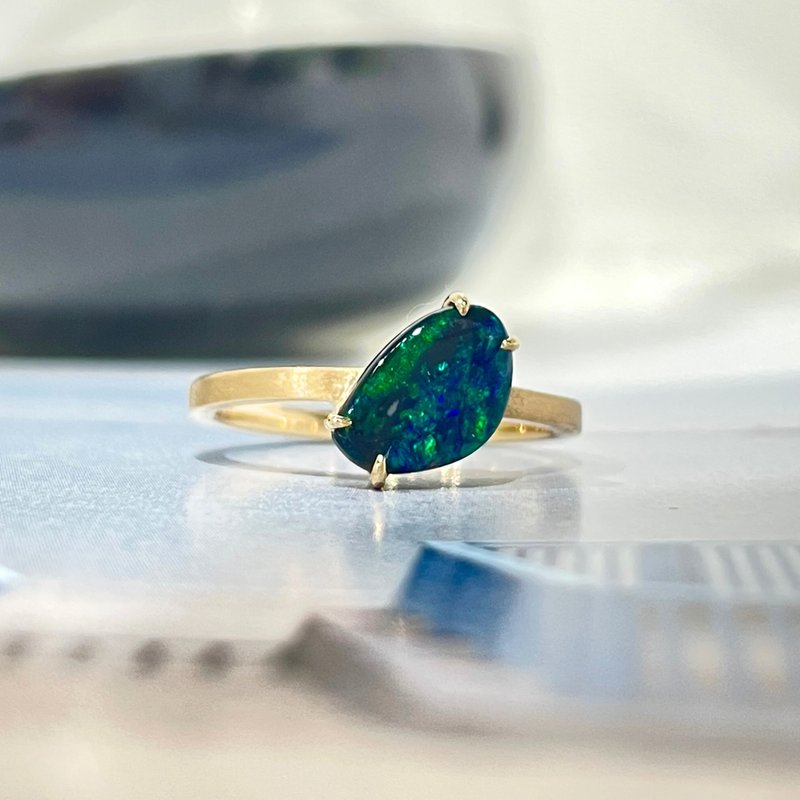 Beyond Tourmalines - 天然澳洲黑色蛋白石(0.78ct) 18k黃金戒指 - 戒指 - 貴金屬 