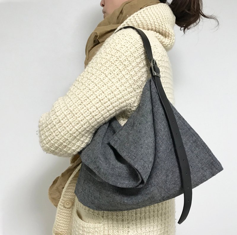 ラミーリネンと革のロングベルトバッグ  ( black twill fabric) - 側背包/斜背包 - 棉．麻 黑色