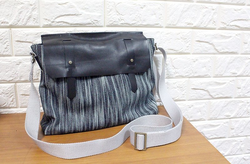 Ruled blue / neutral package / Messenger bag / leather / calfskin - Messenger Bags & Sling Bags - Genuine Leather Blue