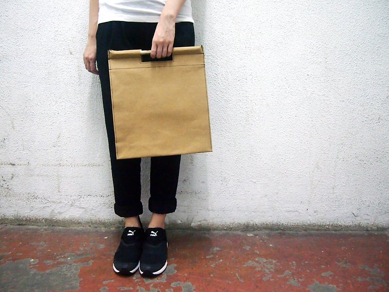Washable Paper Hand Bag Wood Handle Bag Tp Handle Bag HandBag purse tote - กระเป๋าคลัทช์ - กระดาษ สีนำ้ตาล