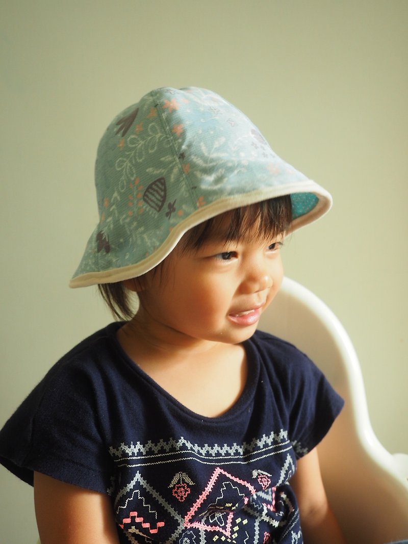 手作雙面粉藍森林動物圖案/ 極地動物嬰兒小童棉質帽子 - 帽子 - 棉．麻 藍色