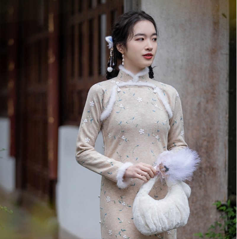 Snowflake Milk Tea New Chinese Retro Imported Mink Fur Double-Breasted Knitted Elastic Cheongsam - Qipao - Other Materials White