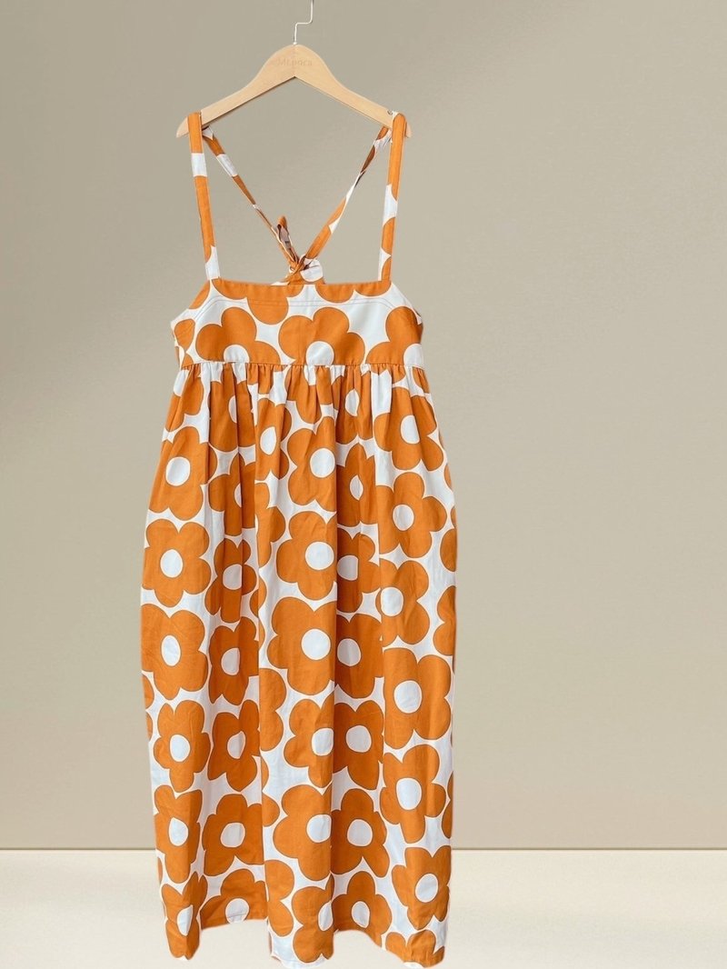 Heart flowers are blooming and orange-girl's thin shoulder suspender skirt - ชุดเดรส - ผ้าฝ้าย/ผ้าลินิน 