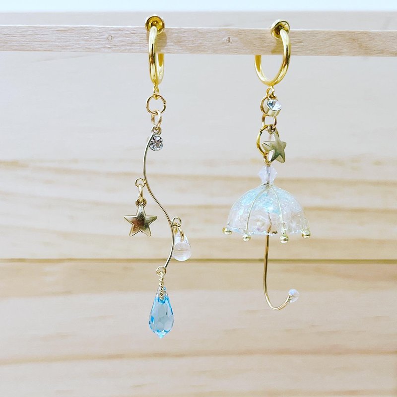 Asymmetrical rubber crystal raindrop umbrella earrings - Earrings & Clip-ons - Resin Transparent