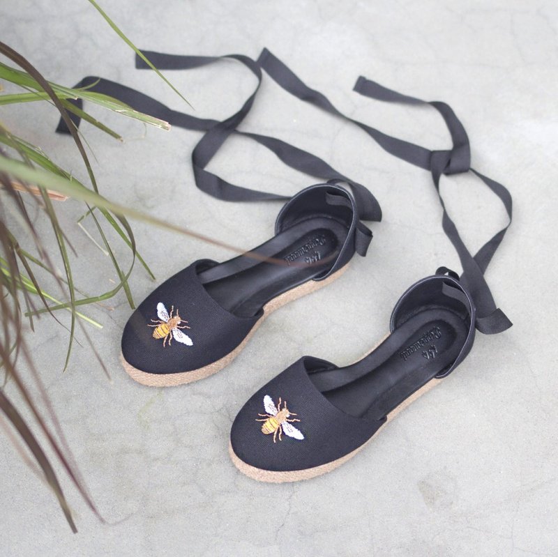 Bee Lace Up Sandals (Black) - 涼鞋 - 繡線 黑色