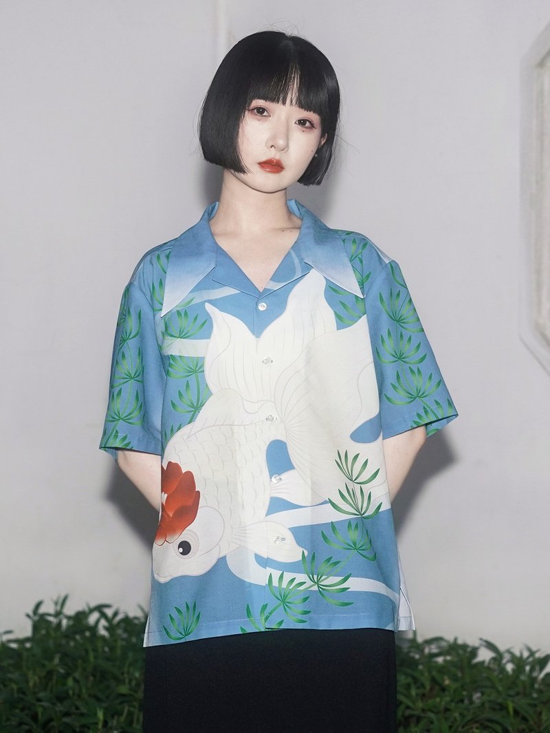 限定設計金魚圖案復古夏威夷襯衫短袖開領襯衫 夏日穿搭 - 女襯衫 - 其他材質 多色
